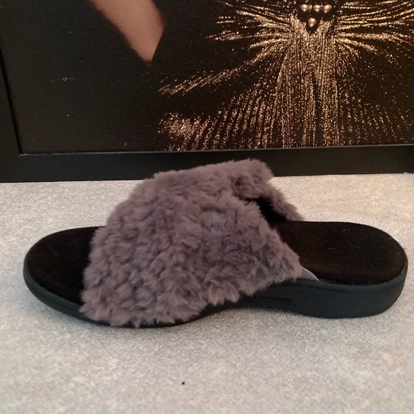 Cozy Faux Fur Slide Slippers Size 8 - Picture 6 of 9